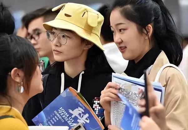 上海白领一个月多少钱—上海白领一个月多少钱工资