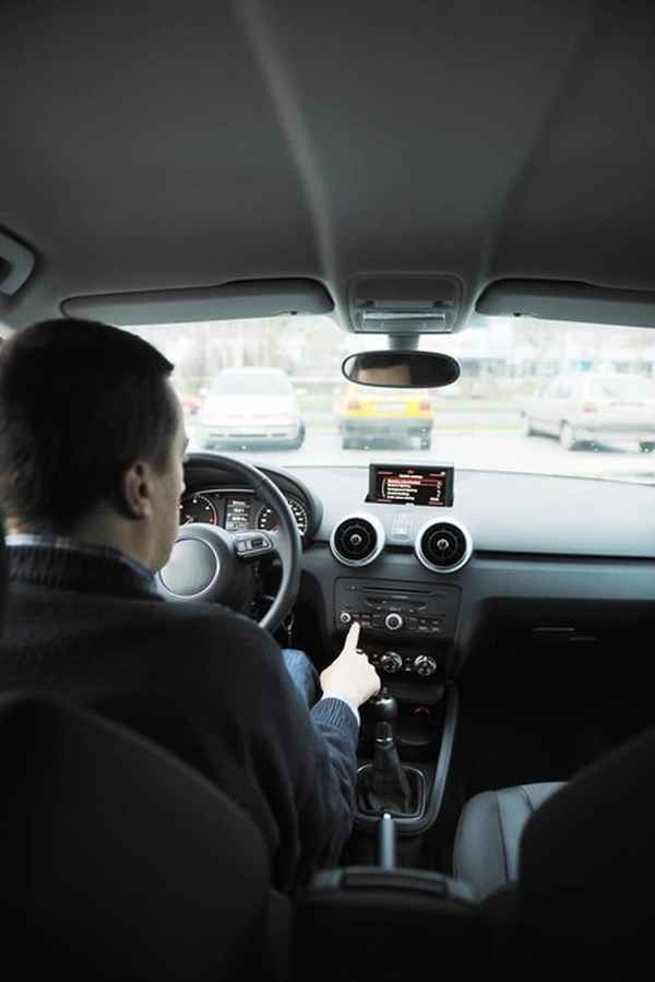 私家車2年換一次機油,車不經常開多久換一次機油