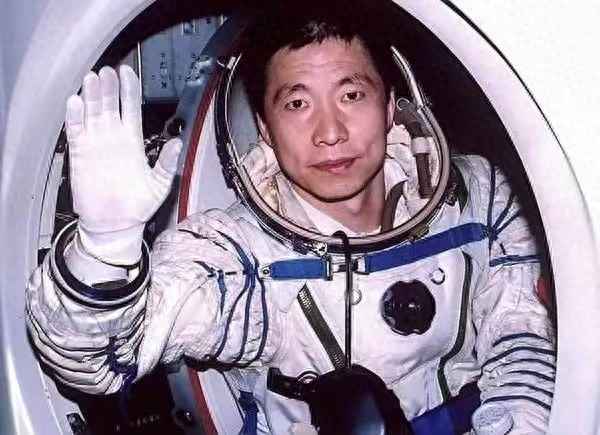 神舟十号三名宇航员分别是谁,神舟十号三位宇航员名字