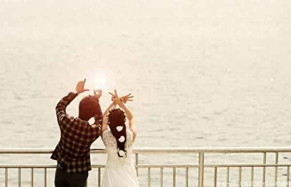 一个女生突然送你一句士之耽兮