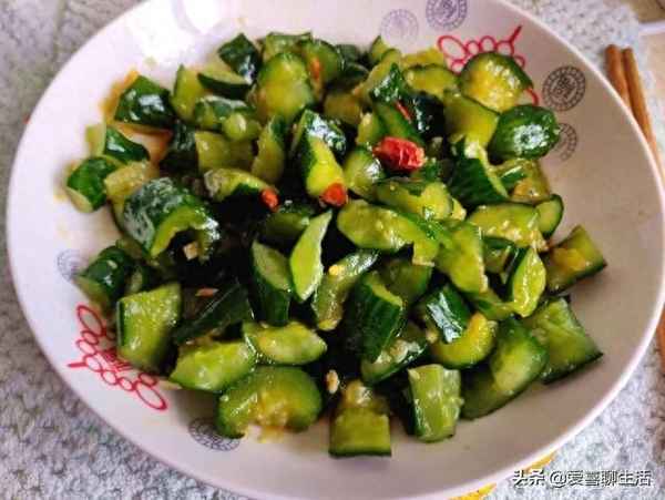 蒜泥黃瓜涼拌怎樣簡(jiǎn)單又好吃(蒜泥豆角黃瓜涼拌的做法)