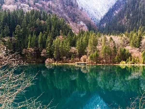 怎樣形容九寨溝的美;怎樣形容九寨溝的美景