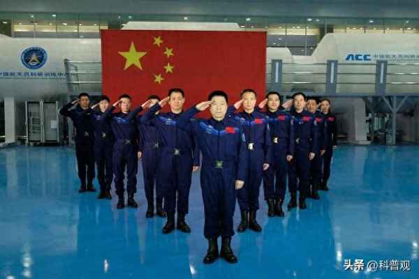 宇航員坐的是火箭還是宇宙飛船_宇航員坐的是飛船上太空嗎