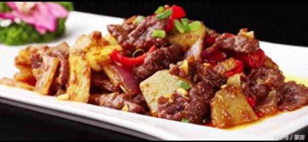 咖喱牛肉做法視頻(咖喱牛肉做法視頻竅門(mén))