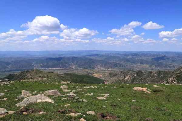 蝉噪林逾静鸟鸣山更幽原文,蝉噪林静鸟鸣山幽赏析
