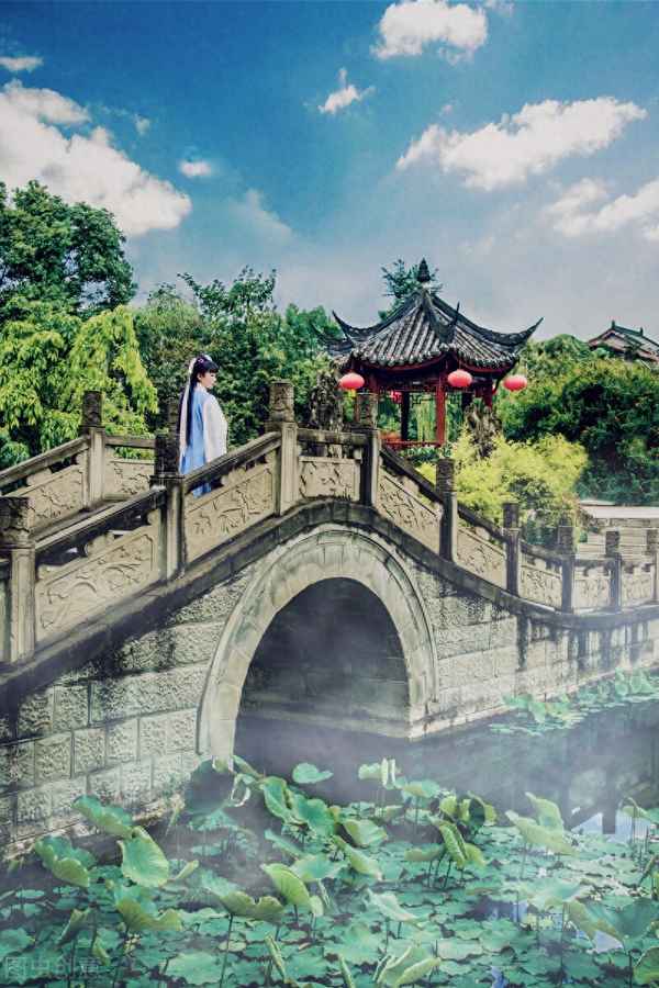 明月何皎皎拼音版原文;明月何皎皎译文