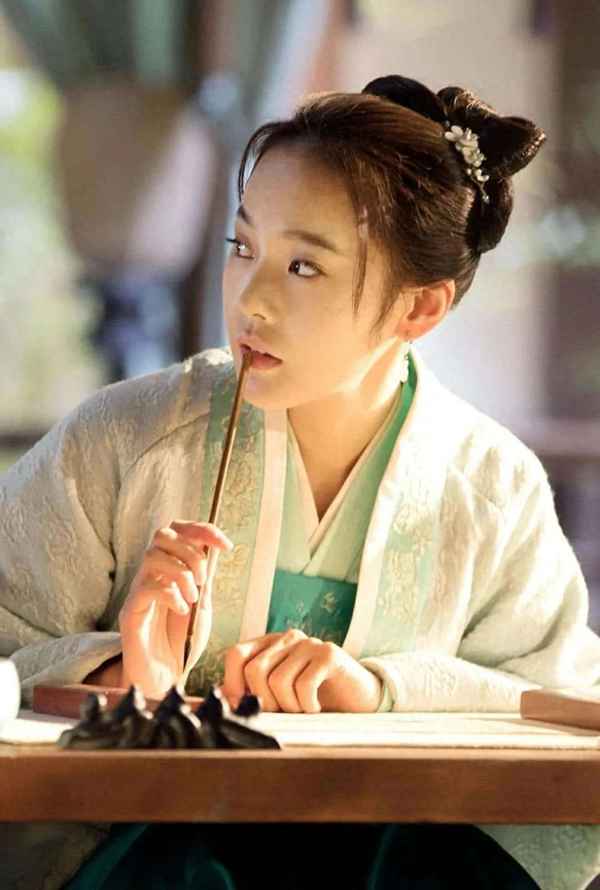 类似翩若惊鸿婉若游龙-类似翩若惊鸿婉若游龙的四字