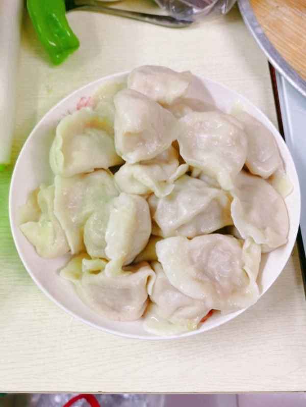 大頭菜包餃子的做法;大頭菜包餃子的做法肉餡