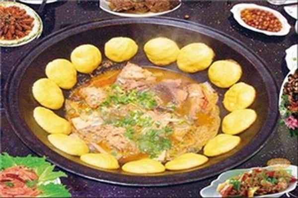 大鐵鍋燉魚貼餅子,鐵鍋燉魚貼餅子的家常做法