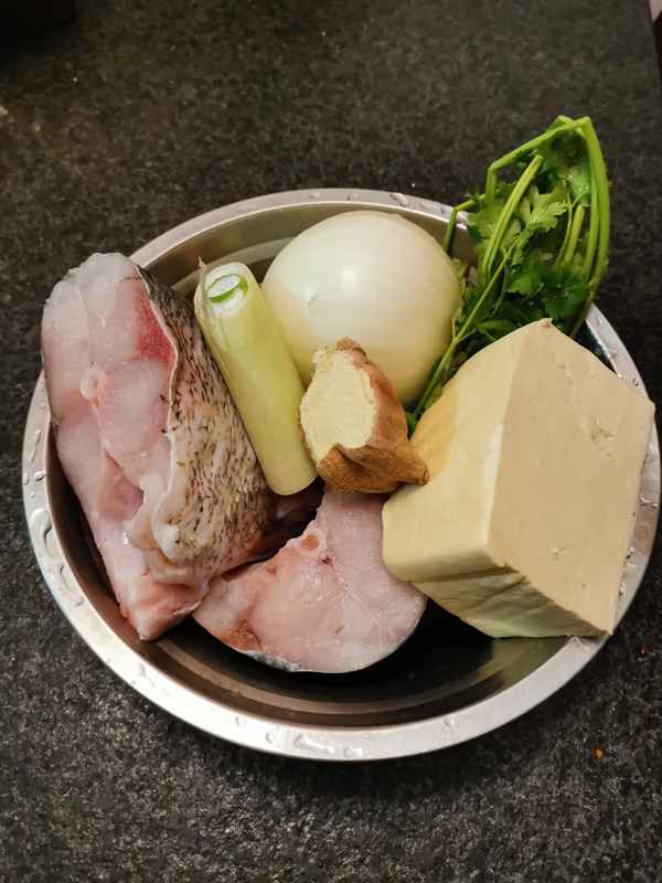 天天飲食鰱魚(yú)燉豆腐-鰱魚(yú)燉豆腐的做法大全竅門(mén)