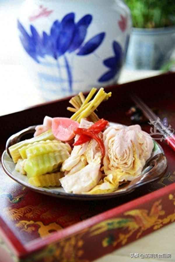 四川泡菜壇子水的制作(四川泡菜壇子水的制作過(guò)程視頻)