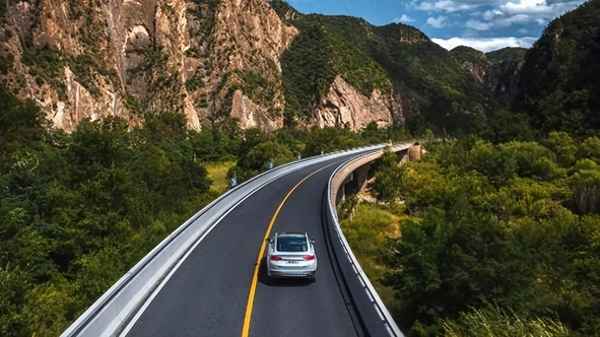 车辆在高速公路行驶注意事项、车辆在高速公路行驶注意事项是什么