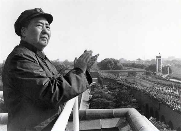 登高望遠天地闊,縱橫捭闔自從容,登高望遠天地闊,縱橫捭闔自從容什么意思