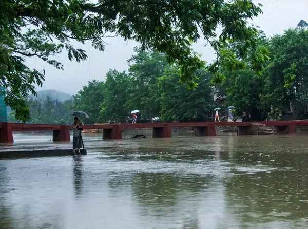 大暴雨能看电视吗、暴雨能不能看电视