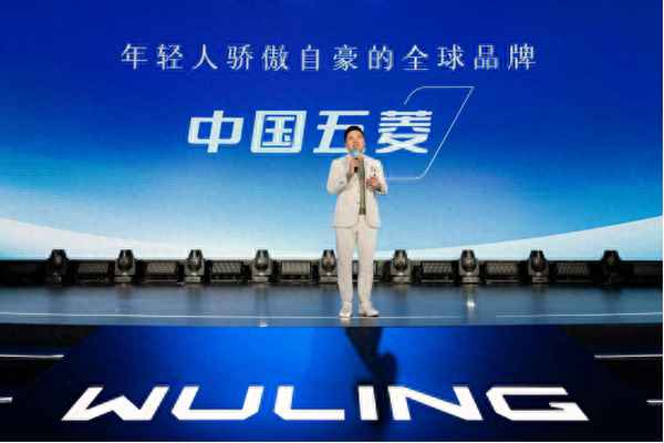 五菱征程對比五菱佳辰-五菱征程和五菱宏光plus哪個好
