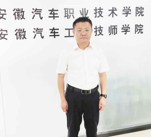 安徽汽車職業(yè)技術(shù)學(xué)院;安徽汽車職業(yè)技術(shù)學(xué)院有多少人