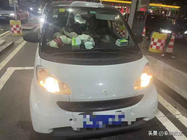 轎車高速超載1個人怎么罰款;5座車帶小孩6個人算超載嗎