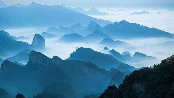 两岸青山相对出的全诗_两岸猿声啼不住深层含义