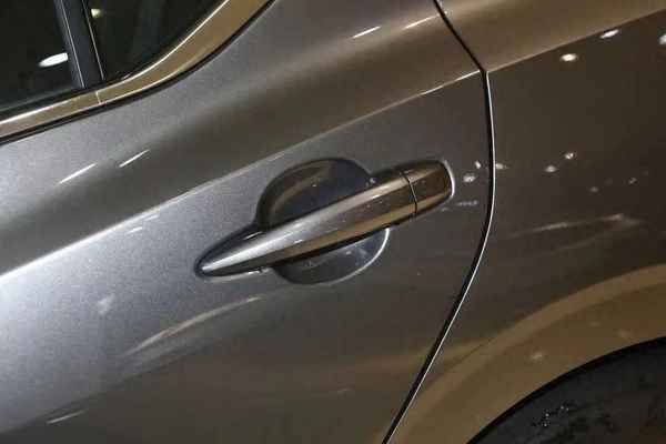 汽車噴漆的工時費用,汽車噴漆是怎么收費的