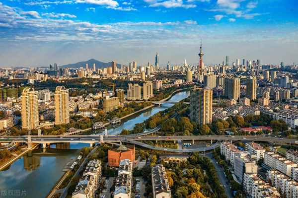 封閉陽臺窗外能打釘花架嘛—封好的陽臺外面可以做花架嗎