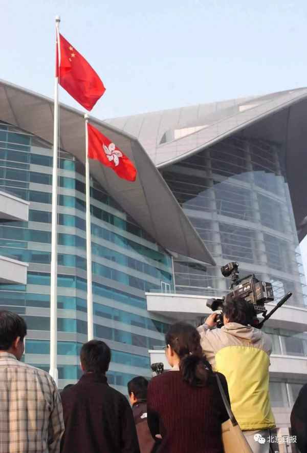 学霸焚烧国旗案宣判;焚烧国旗判多少年