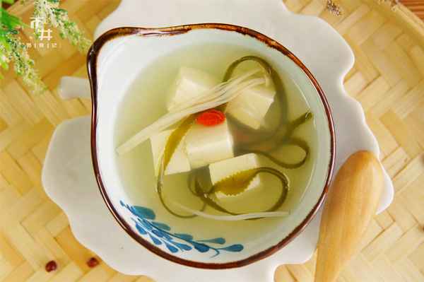 豆腐海帶苗湯的做法家常(海帶苗豆腐煲)