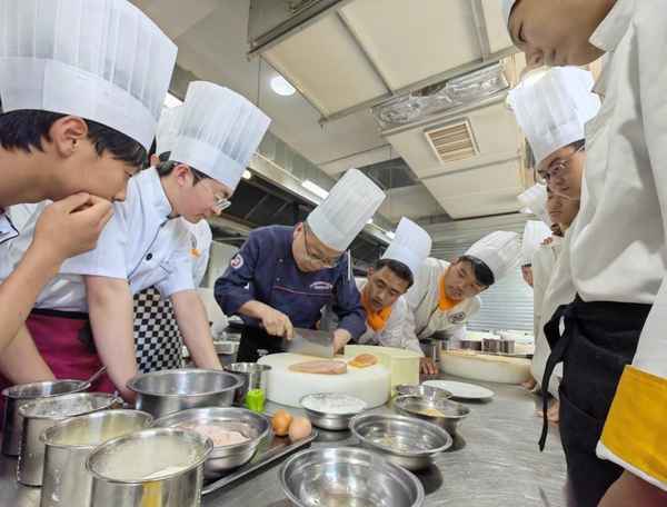 财经商贸图片_财经商贸大类包括哪些专业好学