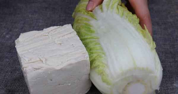 白菜燉豆腐不放肉的做法,白菜燉豆腐的做法 白菜燉豆腐怎么做