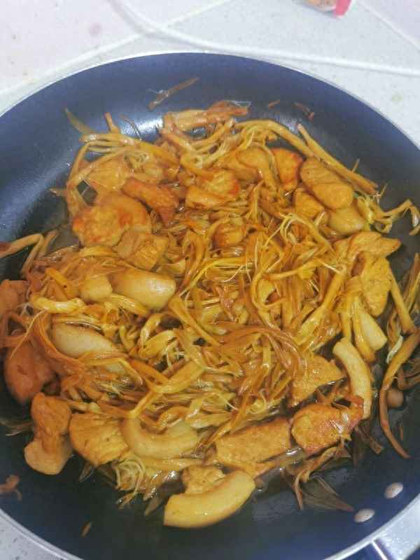 干黃花菜最佳搭配(黃花菜相克的食物)