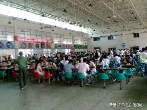 大学食堂当口一年能干几个月工作(大学食堂能赚多少钱)