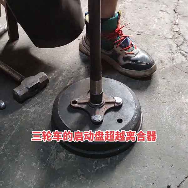 車牌螺絲怎么拆下來視頻、牌照卡扣怎么卸下來