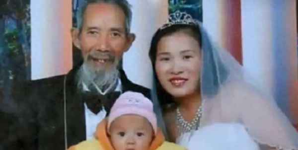 70岁老夫妻生孩子,七十多岁夫妇生孩子