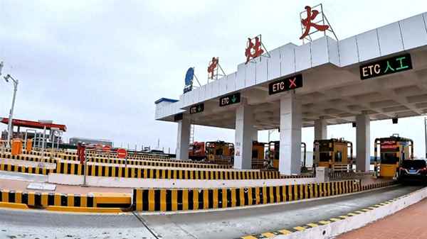 新手第一次過收費站怎么取卡視頻,高速公路收費微信小程序