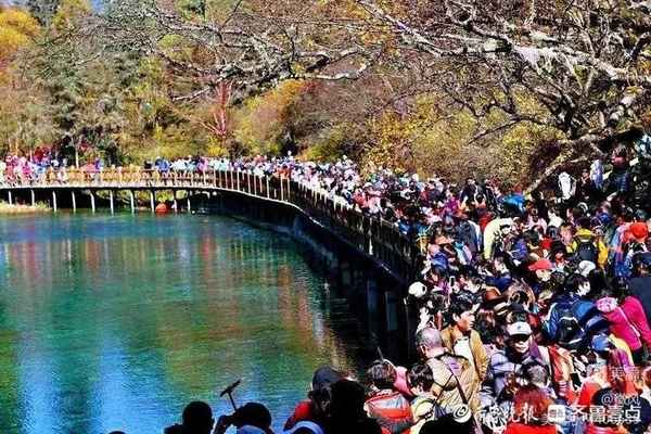 九寨溝秋色最美時間(2023年九寨溝紅葉最好的季節)