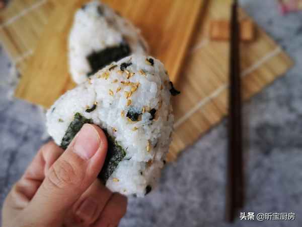 日式三角飯團用什么米;三角飯團帶包裝加熱嗎