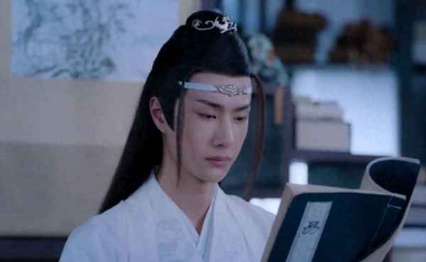 何人配白衣下一句—谁人佩白衣