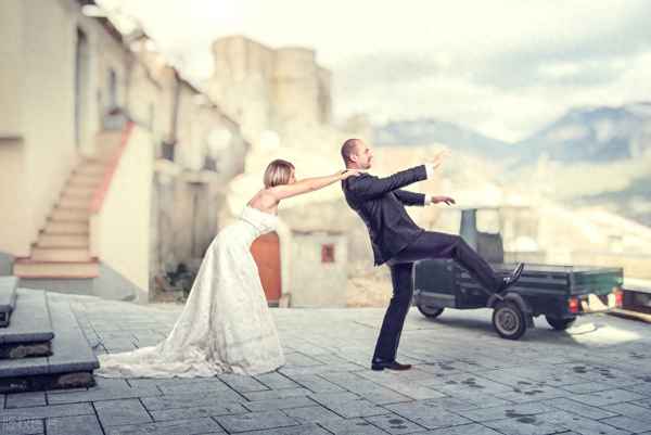 幽默风趣的节目串词-年会节目颁奖幽默串词