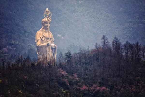 九華山布達拉宮要門票嗎;九華山給捐錢