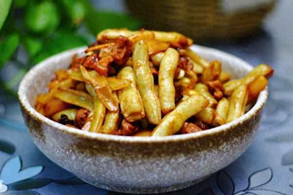 豆角和土豆能一起燉嗎(豆角可以和土豆一起燉著(zhù)吃嗎)