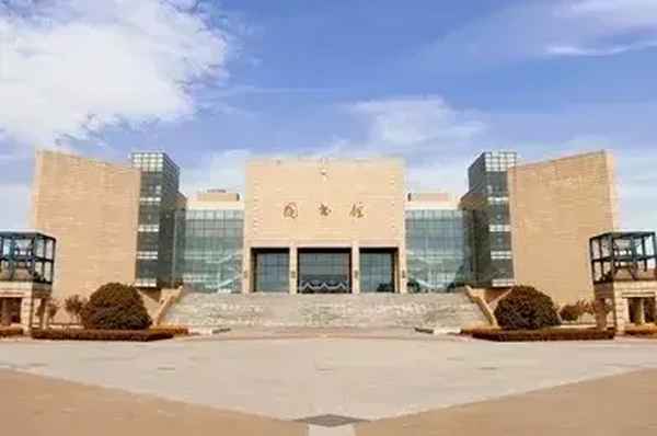 河南财经政法大学图书馆图片_河南财经政法大学图书馆研讨室预约