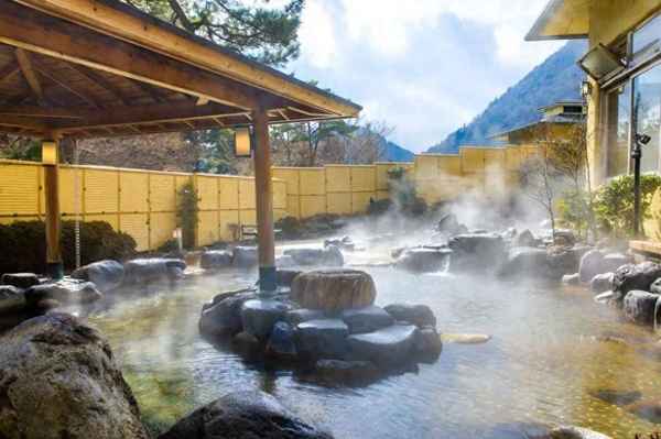 箱根在日本什么地方;箱根是東京的嗎
