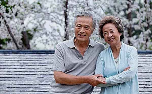 婚礼怎么闹喜婆婆—婚礼现场喜婆婆简单的发言