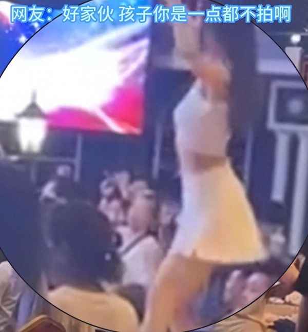 學(xué)校女干部文藝表演媽媽—學(xué)校干部母親跳舞