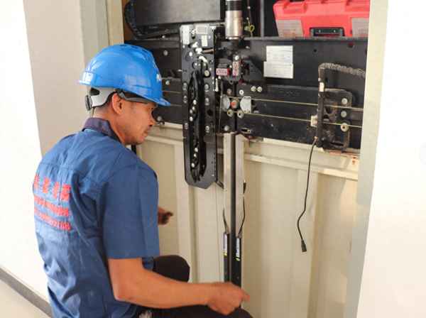 现在电梯都有防坠落装置—电梯有没有防掉落装置