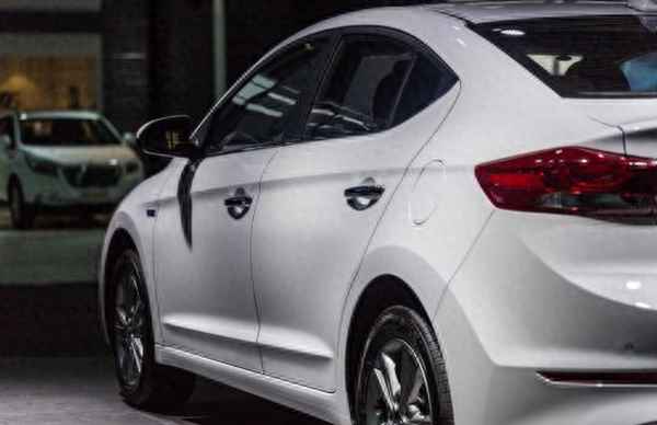 小車剎車燈不亮是什么原因、小車剎車燈不亮是什么原因造成的