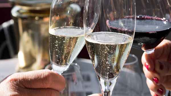 参加高端会议怎么发朋友圈、参加高端会议怎么发朋友圈好不好