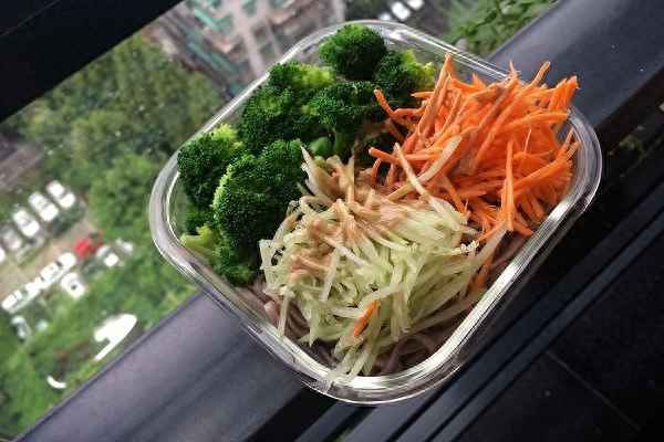 超好吃的芝麻醬涼面_芝麻醬涼面的做法及調料竅門