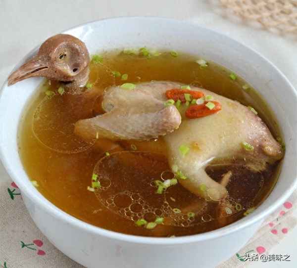 乳鴿煲綠豆湯的做法_乳鴿湯綠豆的做法與功效