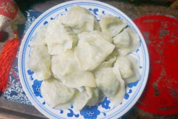 韭菜包餃子餡放什么好吃—韭菜包餃子餡放什么好吃又嫩