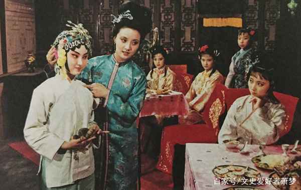 红楼梦里贾蔷与龄官的爱情,贾蔷和龄官对宝玉的影响